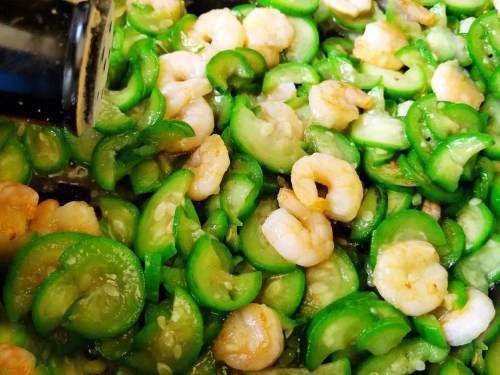 丝瓜虾仁，清甜鲜美，口感超爽滑！