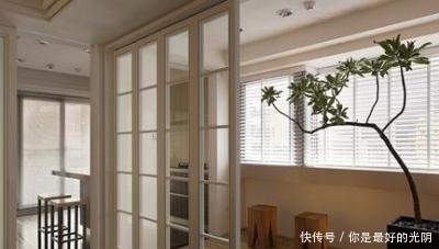 阳台门|阳台万万不要装推拉门,有钱人家中从不这样设计,懊悔现在才察觉