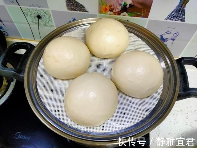 冷天蒸馒头,别只加酵母粉,多加两样,30分发满盆,暄软又好吃