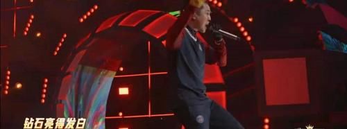 r《说唱听我的》迎来真正OG！谢帝对邓典果的态度，“太黑怕了”