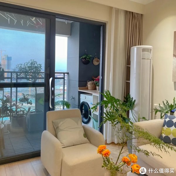 阳台|经济适用、安全可靠、颜值爆表...客厅阳台之间的门，到底应该怎么装？