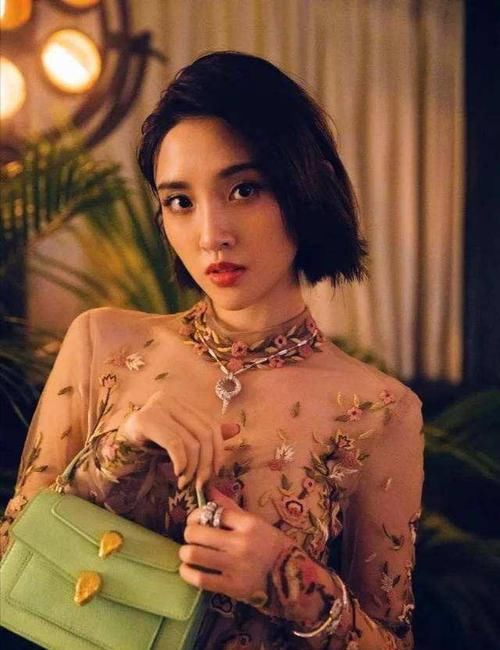 ?女生一旦有这5个“特征”，就剪掉你的长发吧，短发更适合你