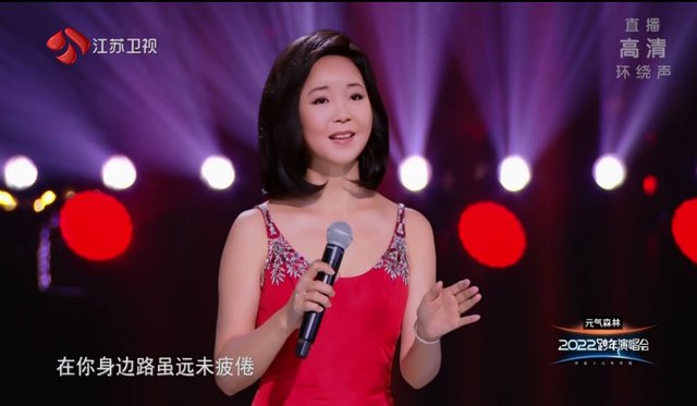 6台跨年名场面：主持人翻车、唱歌跑调，周深邓丽君跨时空同台