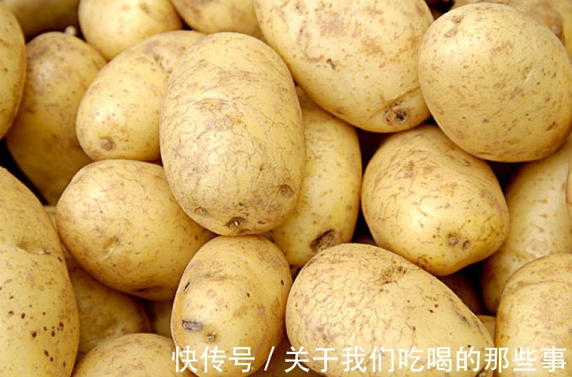 好吃|三伏天,土豆这么做,是菜也是饭,好吃又营养,做法方便,不怕胖