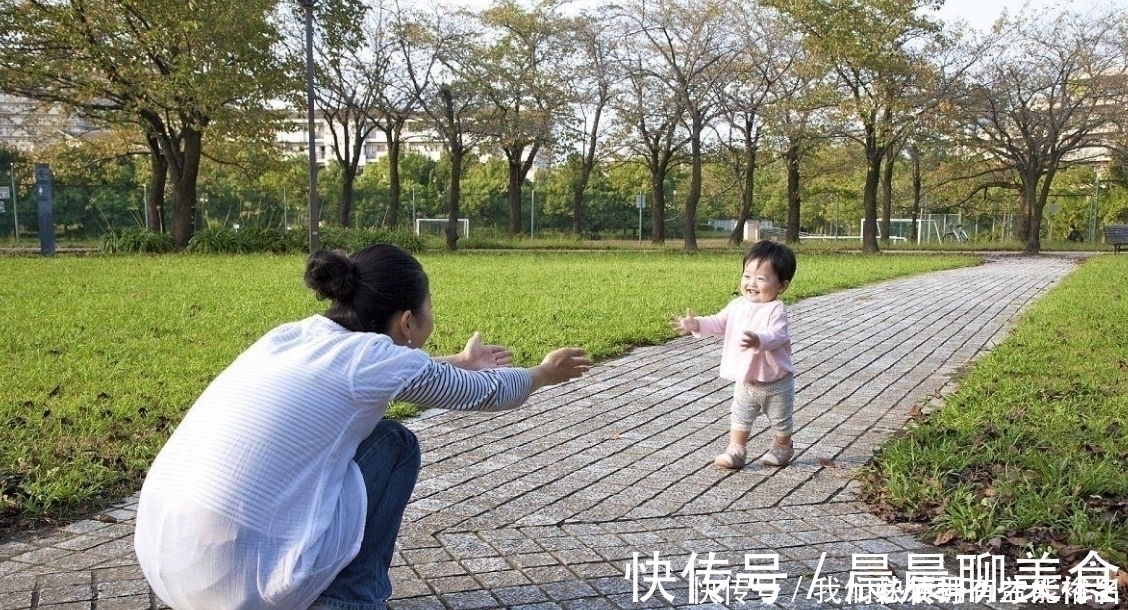 小宝|孩子“先爬后走”和“不爬就走”,差距真这么大?你家孩子是哪种
