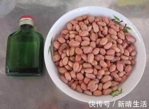 炸花生米，出锅直接撒盐是绝对的错误，多加1步，酥脆不返潮，香