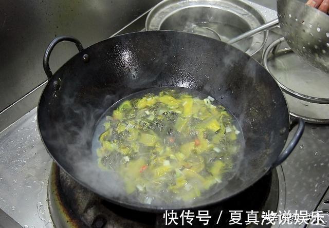 鸡粉|酸菜牛肉想要和饭店一样好吃,处理酸菜有技巧,做对了才酸爽嫩滑