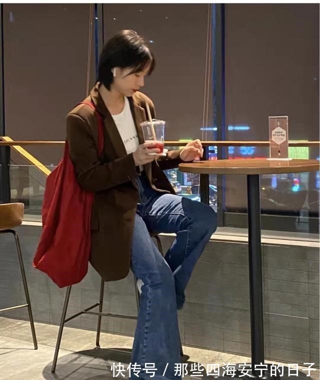 皮鞋 时尚穿搭喇叭牛仔裤怎么搭配上衣和鞋子好看!