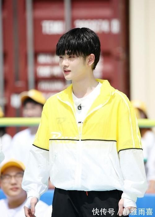 何洛洛|上《跑男》不讓染發(fā),注意周震南咋掩蓋金發(fā)的掉水里一瞬笑翻了