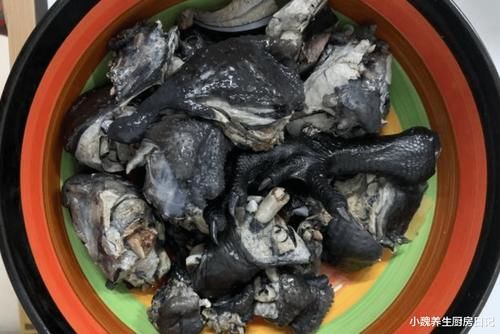 冬天,尤其是天冷后多给家人喝这汤,从而达到补血养颜的目的,营养互补,越吃气血越好