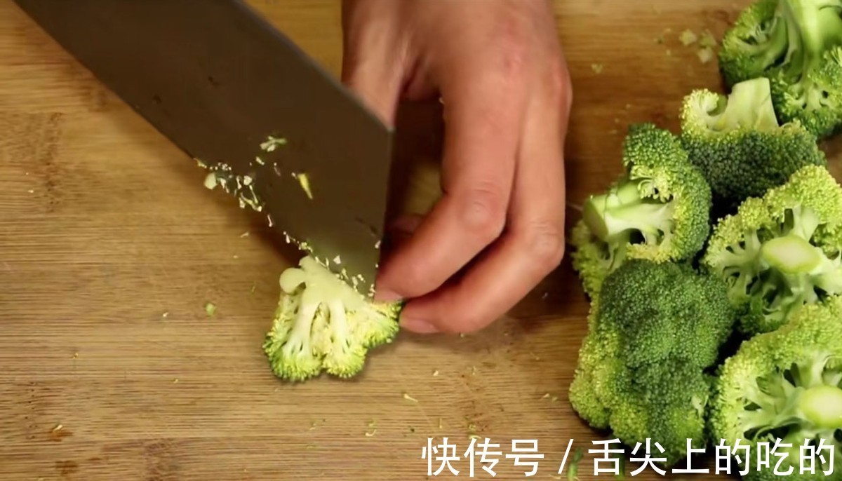 西兰花|西兰花最有营养的做法,加上它简单一炒,每次都吃不够,开胃解馋