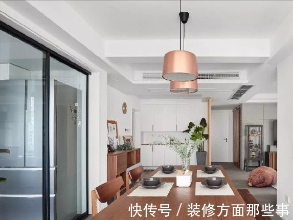 原木色|102平简约混搭风三居室,灰色与原木色就是那么舒服