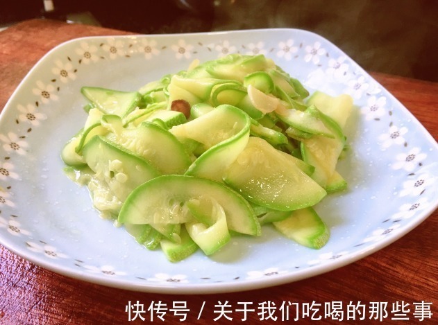 西葫芦|夏季,6种蔬菜不能吃,为了健康,快告诉家里的老人,别再吃错了