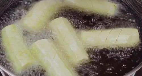 茄子|吃了20多年的茄子，只服这种做法，实在是太下饭了，好吃又解馋