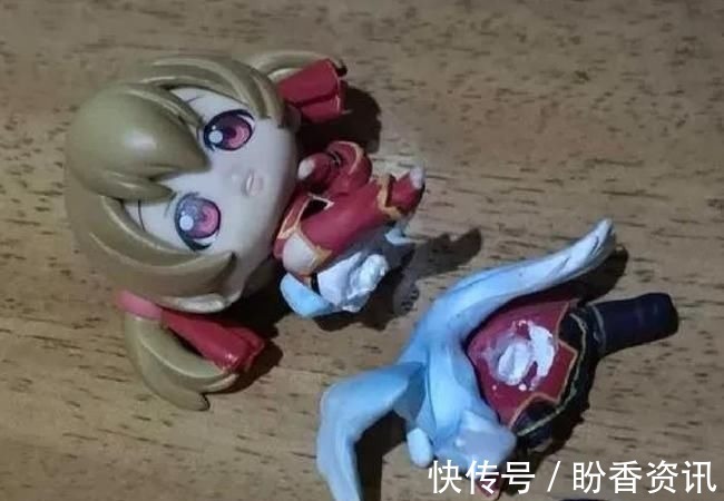 亲戚|熊孩子将3w手办拆坏摧毁,亲戚说给100块赔偿,处理结果解气