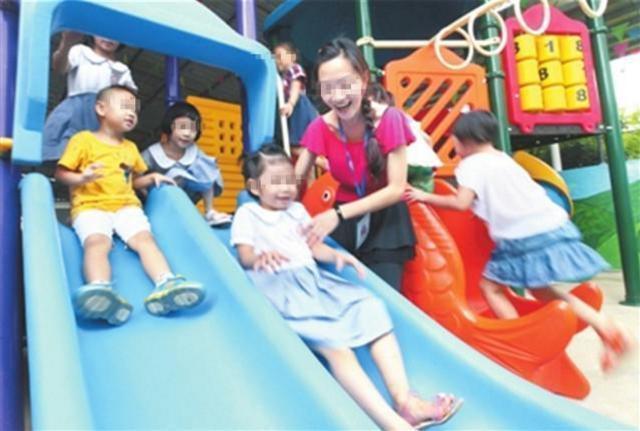 幼儿园|孩子2000块裙子被扯坏，宝妈照价索赔后，女儿在幼儿园被孤立