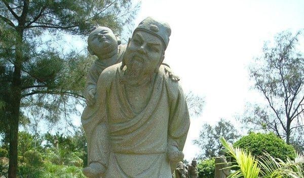 晁盖$此人在梁山排名第十二,救过晁盖和宋江,却被自己人逼得走投无路