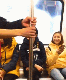 |搞笑GIF:妹纸,你这表情也太夸张了