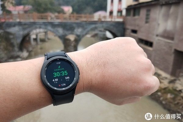 无线充电|跑步装备周边 篇六十三：配置大升级，系统还焕新，三星Galaxy Watch4 Classic给你更多惊喜