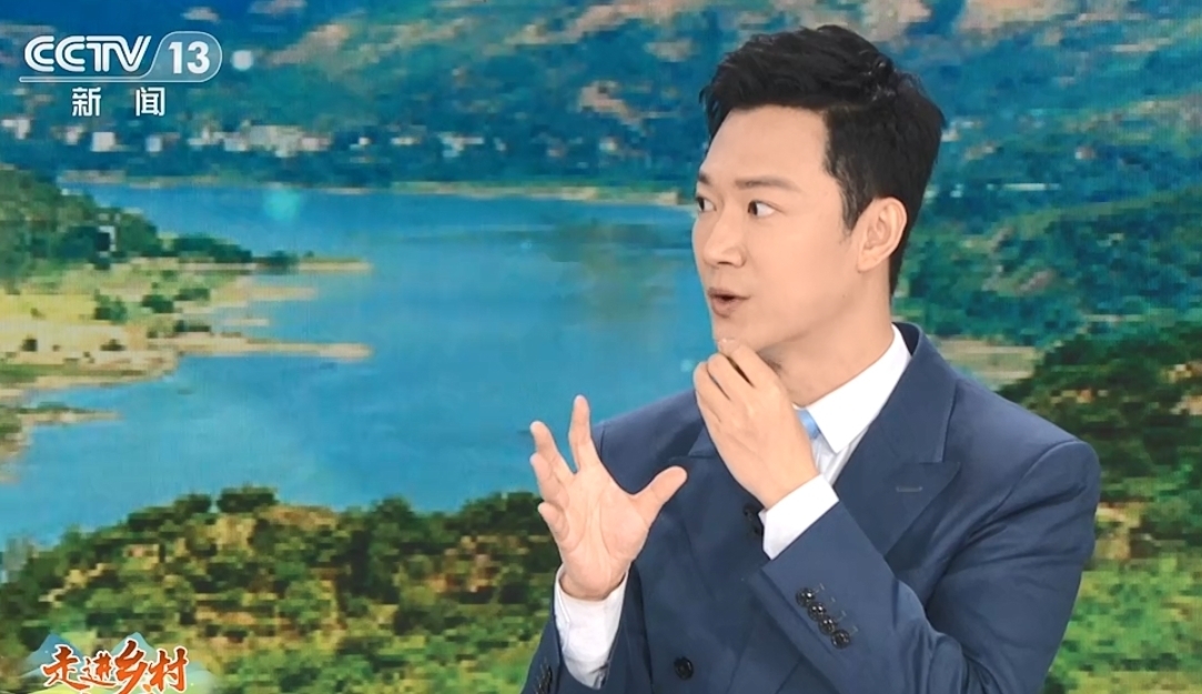 橄欖|張韜：《新聞直播間》秀才藝，喜提第一個在主播臺上清唱的男主播