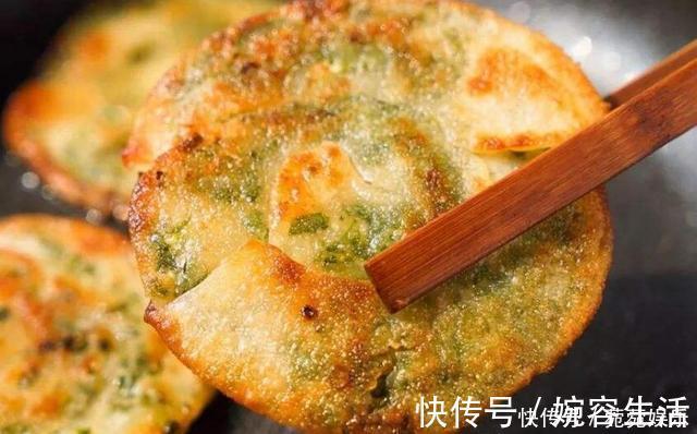 “早餐”别再吃包子馒头了，2块钱的饺子皮煎一煎，出锅太香了！