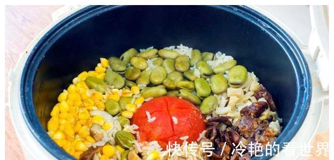 焖饭|懒人焖饭,只用一个电饭锅,饭菜全齐,天冷这样做,免洗一堆锅