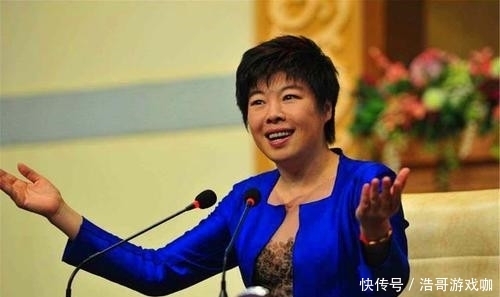 从国学大师到世人痛骂,被北大学子赶下台的于丹,到底做错了什么!