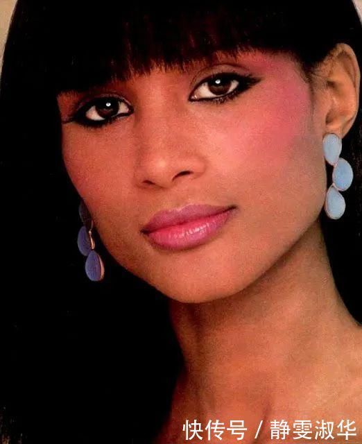 人生|67岁重归时装周秀场,她的人生到底有多酷?