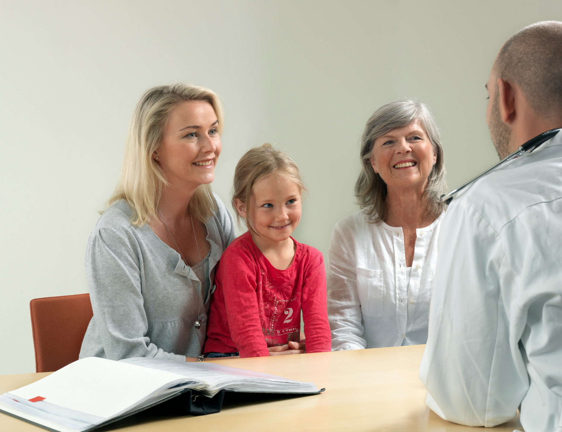 医生|3岁孩子被蜱虫咬,妈妈的“三个果断”救了娃,医生点赞有见识