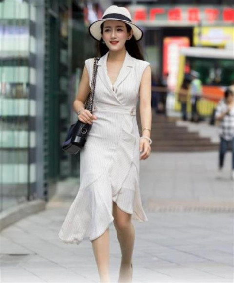 街拍时尚性感的小姐姐,仙女般的气质,凸显女神的魅力