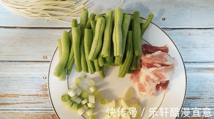 盖子|做焖面也有讲究，教您一招，面条筋道入味，香气浓郁，一看就会做