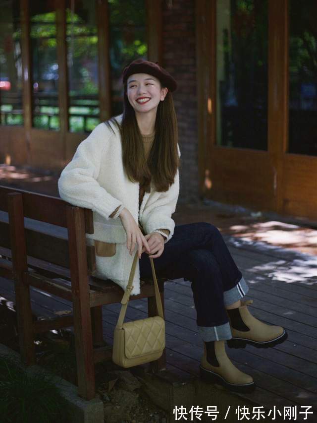 衬衫 秋冬怎么搭出层次感?马甲叠穿衬衫搭配五分短裤,简约又时尚
