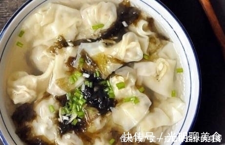 自制馄饨时,掌握1点小技巧,馄饨皮薄馅大,馅香皮软还爽滑
