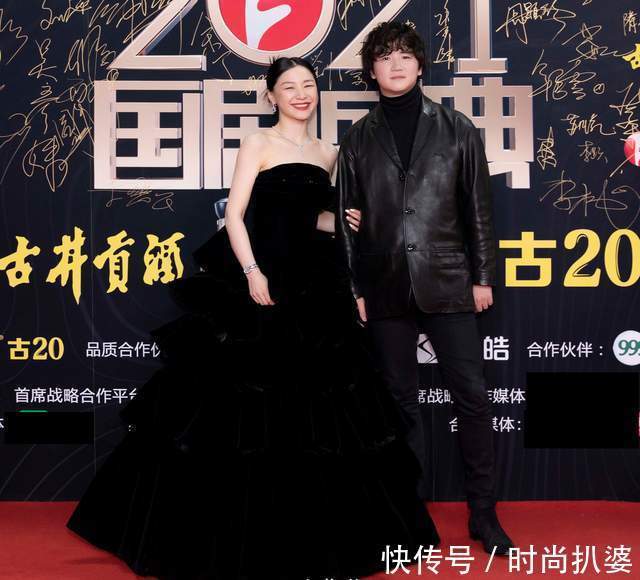 小蛮腰 金靖高美商让人服气!穿国货礼服让人惊喜,遇上满场女星也不输阵