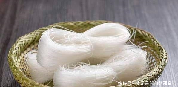 吃不完的大蒜,不要再放冰箱了,教你一招保存技巧,不干瘪不发芽