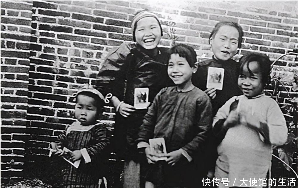 心疼|光绪年间老照片:小孩饿死街头,女子“三寸金莲”看着心疼