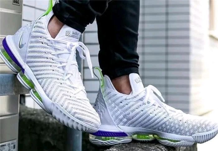 zoom 减轻足部的不适感这5个“高性能球鞋”,爱玩的你值得你的脚