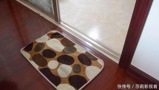 卫生间里放一个水果网套，一年能省下不少钱，很实用