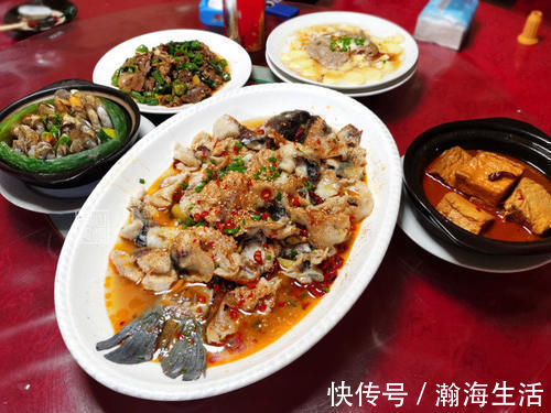 馆子|一家人下馆子，5菜1汤花了300元，第三道菜一上桌就发现菜点多了