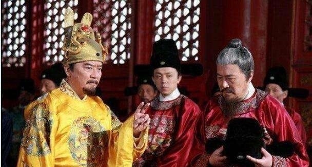 大臣们!朱元璋作一首诗, 前两句一出哄堂大笑, 念完后两句鸦雀无声