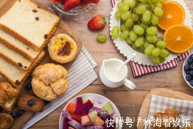 蓝莓|宝宝如何长出''聪明脑''0-5岁关键期,饮食喂养要做到''四吃''