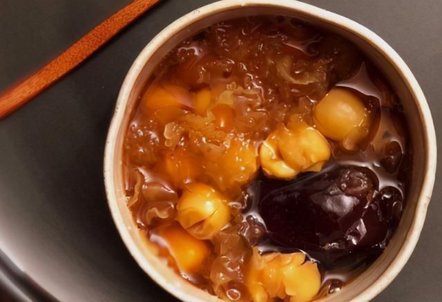 春天湿气重,多喝这碗糖水,祛湿清热又甘甜,我隔两天喝一次