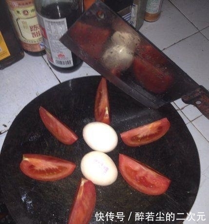 |幽默笑话:前几天,舅舅偷偷拿家里的钱打麻将输了……