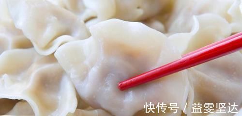 饺子|制作韭菜鸡蛋饺子时，牢记3个技巧，韭菜美味鲜香不出水！