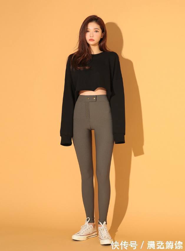 紧身衣 个性十足的打底裤美女,时髦的穿搭,秀出曼妙姿态!