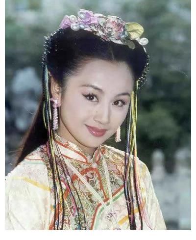 曹颖，主持人、演员、歌手