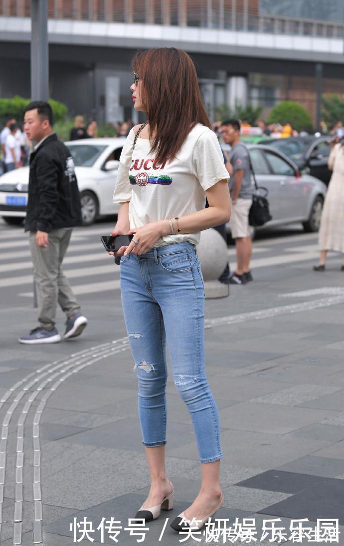 个性|在时尚中释放个性,修身牛仔裤给你想要的美