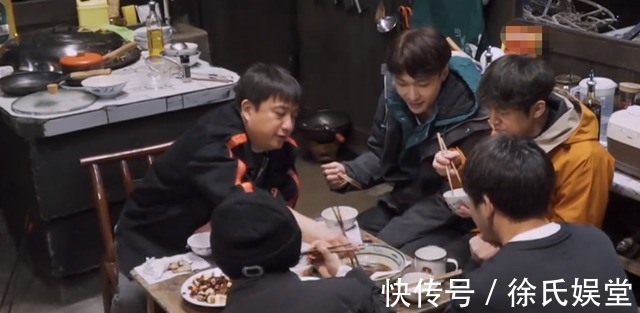 蘑菇|张艺兴秀厨艺让黄磊侧目,做了一桌好菜,为了身材却粒米不沾