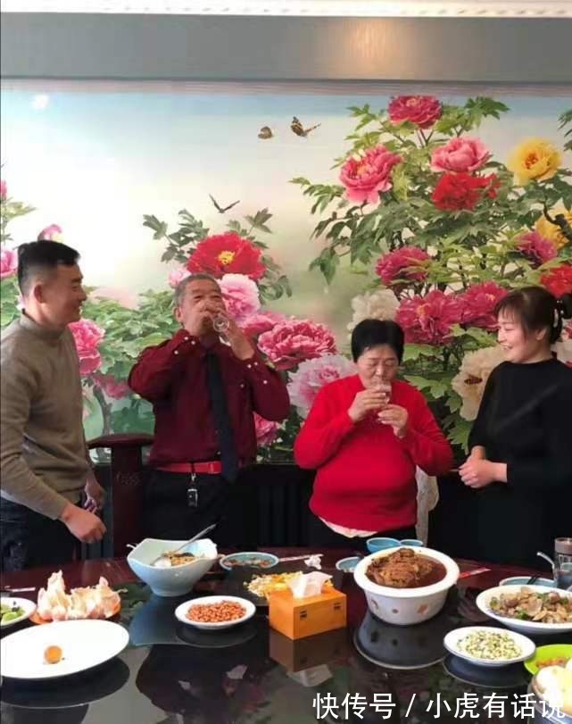 黄天赐|山东的黄天赐2周岁了,而她的妈妈已经69岁了,一家人会幸福吗?