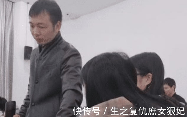老师|中医课上,老师给女大学生“把脉”,结果笑容逐渐消失
